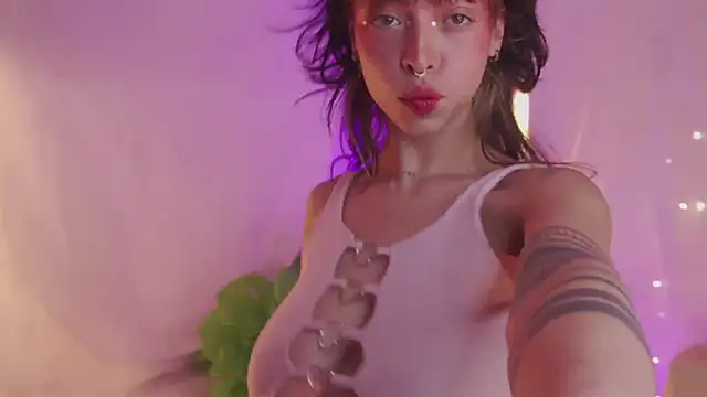 Snapshot of Kitty_arts chatting on January 25, 2025, 6:46 pm Kitty arts online show from January 25, 2025, 6:46 pm