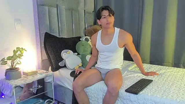 Snapshot of All3ssandr0 chatting on February 17, 2026, 1:07 pm All3ssandr0 online show from February 17, 2026, 1:07 pm