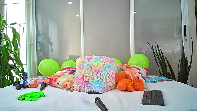 oriana thomson2 online show from March 5, 2025, 6:23 pm