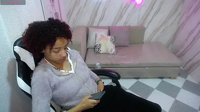 Violeth b online show from March 11, 2025, 12:50 pm