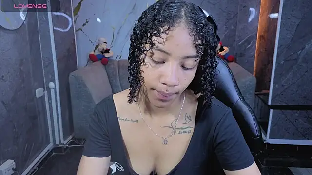 Snapshot of Violeth_b chatting on April 27, 2026, 12:58 pm Violeth b online show from April 27, 2026, 12:58 pm