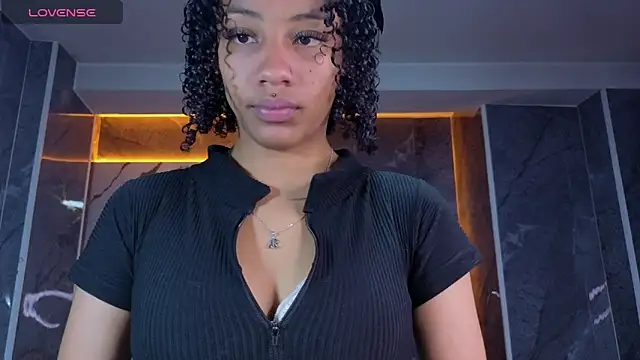 Snapshot of Violeth_b chatting on May 13, 2026, 1:30 pm Violeth b online show from May 13, 2026, 1:30 pm