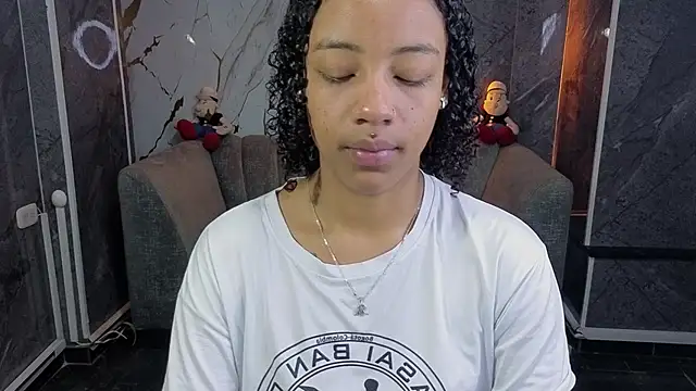 Snapshot of Violeth_b chatting on June 16, 2026, 1:25 pm Violeth b online show from June 16, 2026, 1:25 pm