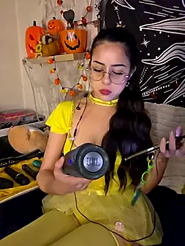 LisandreLaVenale online show from October 8, 2025, 10:07 pm