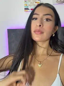 IssabellaLopez online show from June 10, 2026, 5:01 pm