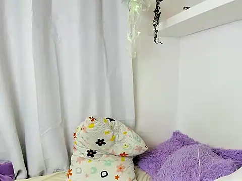 Snapshot of santy-kitty chatting on December 23, 2024, 4:55 am santy-kitty online show from December 23, 2024, 4:55 am