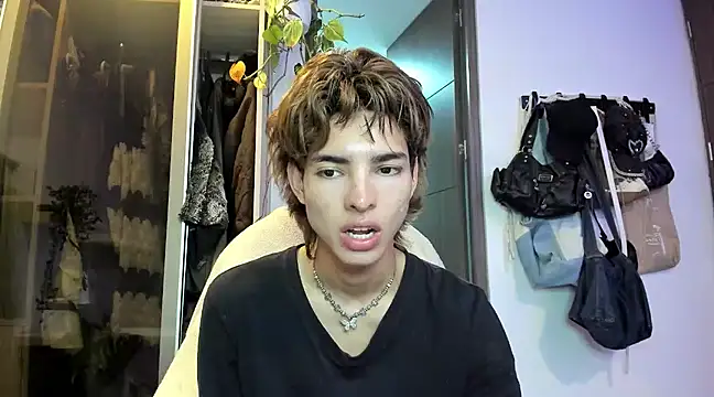 Snapshot of santy-kitty chatting on January 26, 2025, 11:29 pm santy-kitty online show from January 26, 2025, 11:29 pm