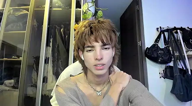 Snapshot of santy-kitty chatting on January 27, 2025, 11:54 pm santy-kitty online show from January 27, 2025, 11:54 pm