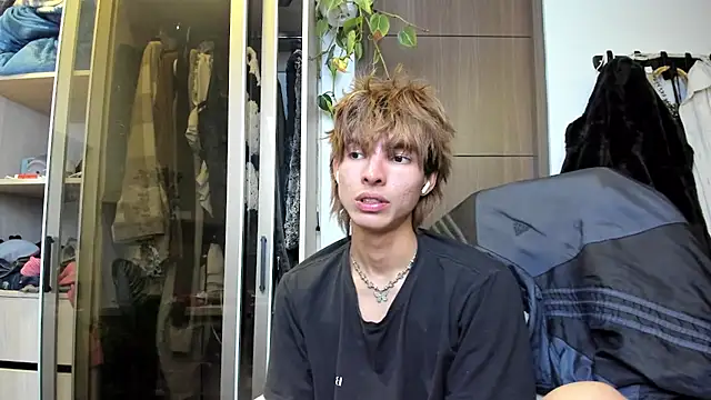 Snapshot of santy-kitty chatting on February 16, 2025, 7:26 am santy-kitty online show from February 16, 2025, 7:26 am