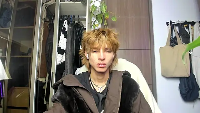 Snapshot of santy-kitty chatting on February 22, 2025, 6:28 am santy-kitty online show from February 22, 2025, 6:28 am