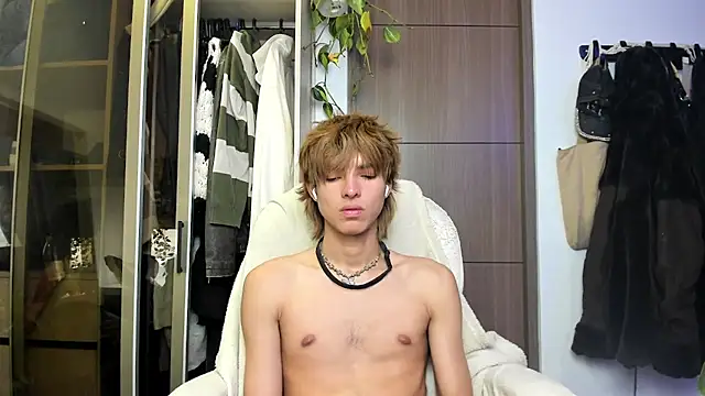 Snapshot of santy-kitty chatting on February 27, 2025, 6:50 am santy-kitty online show from February 27, 2025, 6:50 am