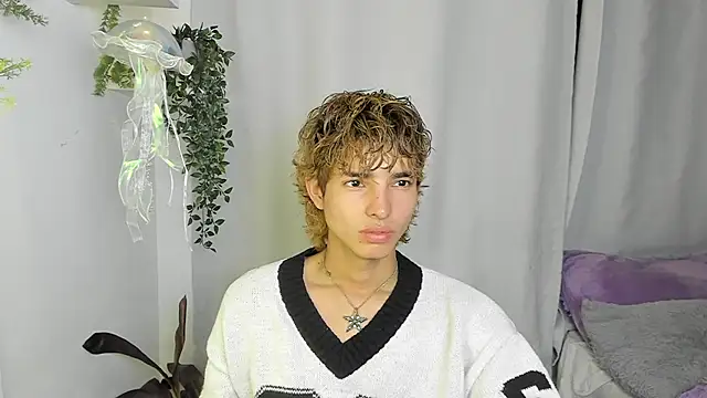 Snapshot of santy-kitty chatting on October 7, 2025, 2:09 am santy-kitty online show from October 7, 2025, 2:09 am