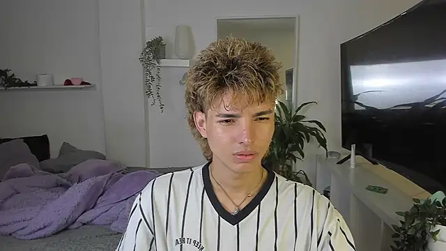 Snapshot of santy-kitty chatting on October 28, 2025, 1:09 am santy-kitty online show from October 28, 2025, 1:09 am