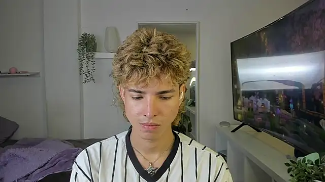 Snapshot of santy-kitty chatting on November 8, 2025, 1:28 am santy-kitty online show from November 8, 2025, 1:28 am