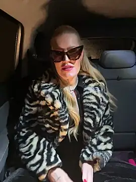 Sissy-Bee online show from December 7, 2024, 4:47 pm