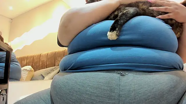 Snapshot of Alisson_am chatting on November 21, 2025, 11:20 am Alisson am online show from November 21, 2025, 11:20 am