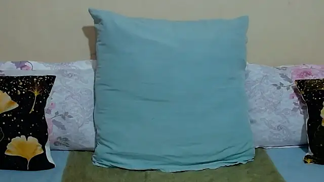 Snapshot of DiamondLuv29 chatting on March 11, 2026, 2:39 am DiamondLuv29 online show from March 11, 2026, 2:39 am