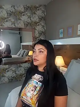 EmaBakker online show from December 22, 2025, 12:02 pm