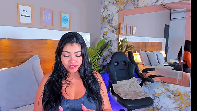 EmaBakker online show from April 8, 2026, 4:45 am