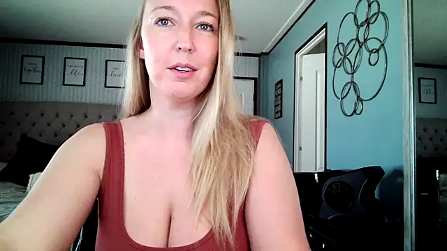 lucyallen4201 online show from January 14, 2025, 6:17 pm