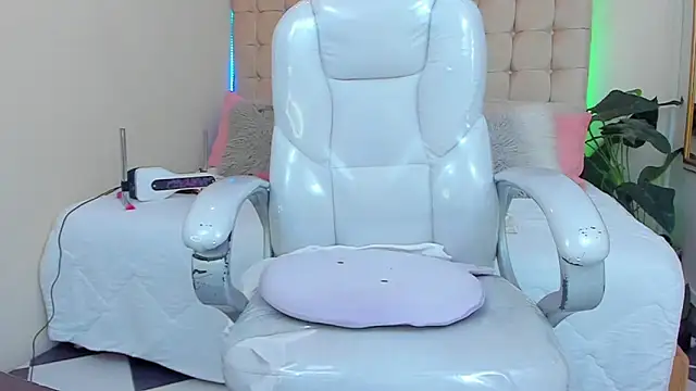 Snapshot of Redhot_chilipeppers chatting on March 13, 2025, 9:54 am Redhot chilipeppers online show from March 13, 2025, 9:54 am