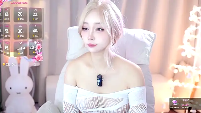 Snapshot of UUKiss_ chatting on October 23, 2025, 3:22 pm UUKiss online show from October 23, 2025, 3:22 pm