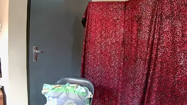 GoddessLorenaTheeSiren online show from December 20, 2025, 6:20 am