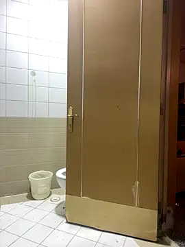 Layla-daloua online show from December 21, 2025, 9:11 pm