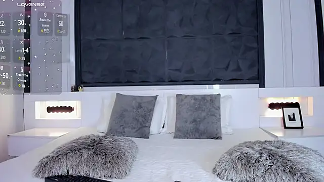 SaraGomez1 online show from March 4, 2025, 1:17 pm