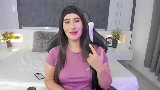 SaraGomez1 online show from November 13, 2025, 1:54 pm