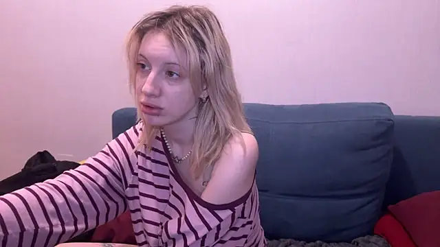 moundliicht1 online show from September 26, 2025, 9:30 pm