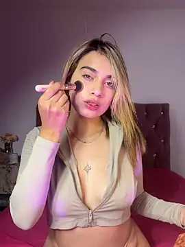 Snapshot of Hayley_A02 chatting on November 14, 2025, 3:33 pm Hayley A02 online show from November 14, 2025, 3:33 pm