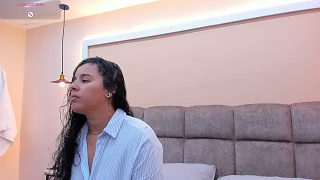 Snapshot of Dilan_y_Mia chatting on December 15, 2024, 1:43 pm Dilan y Mia online show from December 15, 2024, 1:43 pm