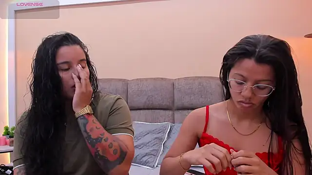 Snapshot of Dilan_y_Mia chatting on December 19, 2024, 1:51 pm Dilan y Mia online show from December 19, 2024, 1:51 pm