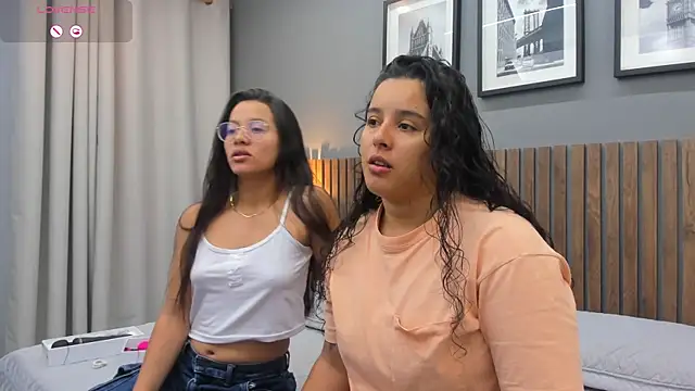 Snapshot of Dilan_y_Mia chatting on January 15, 2025, 1:20 pm Dilan y Mia online show from January 15, 2025, 1:20 pm