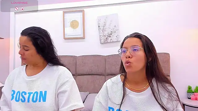 Snapshot of Dilan_y_Mia chatting on February 12, 2025, 2:54 pm Dilan y Mia online show from February 12, 2025, 2:54 pm