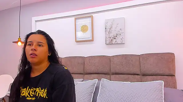 Snapshot of Dilan_y_Mia chatting on March 13, 2025, 12:35 pm Dilan y Mia online show from March 13, 2025, 12:35 pm