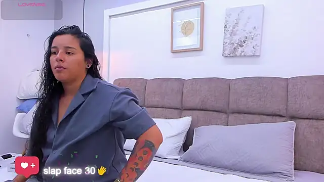 Snapshot of Dilan_y_Mia chatting on March 19, 2025, 1:18 pm Dilan y Mia online show from March 19, 2025, 1:18 pm