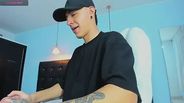 Lobo 17  online show from November 15, 2025, 3:37 am