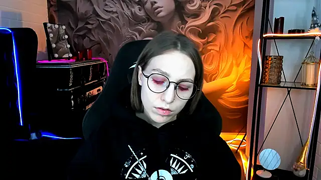 AphexQueen online show from February 3, 2025, 1:08 pm