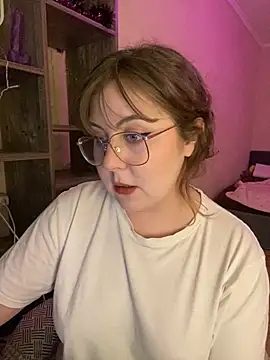 Snapshot of cinnabon_ chatting on January 18, 2025, 7:15 pm cinnabon  online show from January 18, 2025, 7:15 pm