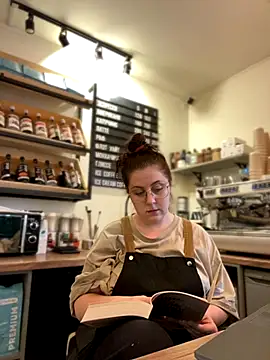 Snapshot of cinnabon_ chatting on November 14, 2025, 12:26 pm cinnabon online show from November 14, 2025, 12:26 pm