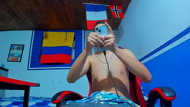 Snapshot of maxowens_oficial chatting on February 16, 2026, 11:12 pm maxowens oficial online show from February 16, 2026, 11:12 pm