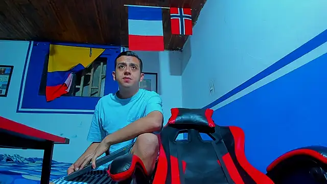 Snapshot of maxowens_oficial chatting on February 24, 2026, 11:14 pm maxowens oficial online show from February 24, 2026, 11:14 pm