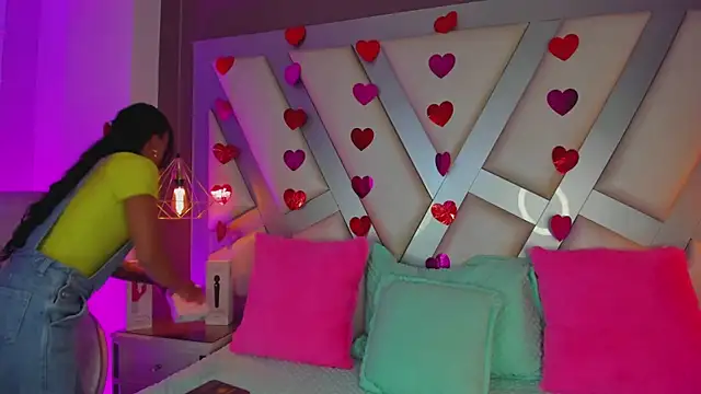 Snapshot of Amber_villalobos_ chatting on March 4, 2026, 4:18 am Amber villalobos online show from March 4, 2026, 4:18 am