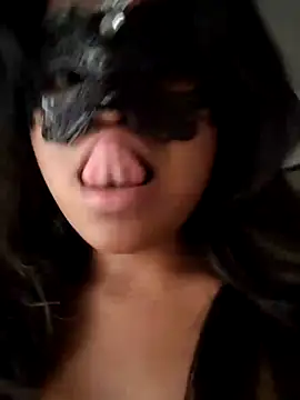 Bella Luna18 online show from December 28, 2024, 3:37 pm