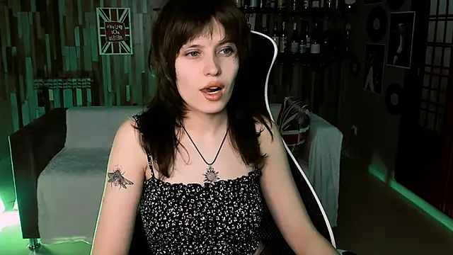 LolaAsmus online show from April 21, 2026, 12:55 pm