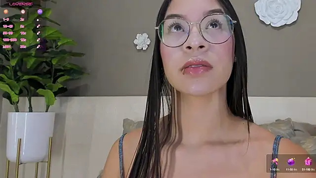 Snapshot of KimHiltton chatting on February 3, 2025, 3:53 am KimHiltton online show from February 3, 2025, 3:53 am