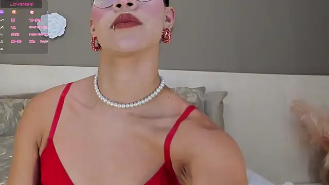 Snapshot of KimHiltton chatting on February 14, 2025, 3:43 am KimHiltton online show from February 14, 2025, 3:43 am