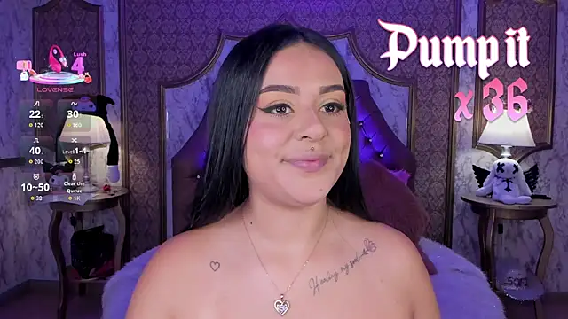 SoffiQueen online show from April 10, 2026, 2:33 pm